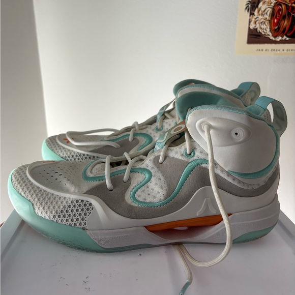 AVOLI Volleyball shoes size 8.5 - Picture 1 of 4